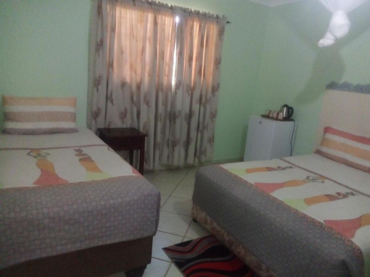 Gloria'S Bed And Breakfast ลิฟวิงสโตน ภายนอก รูปภาพ
