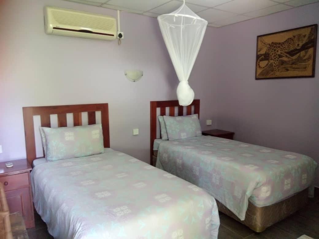 Gloria'S Bed And Breakfast ลิฟวิงสโตน ภายนอก รูปภาพ