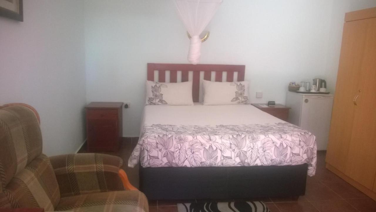 Gloria'S Bed And Breakfast ลิฟวิงสโตน ภายนอก รูปภาพ