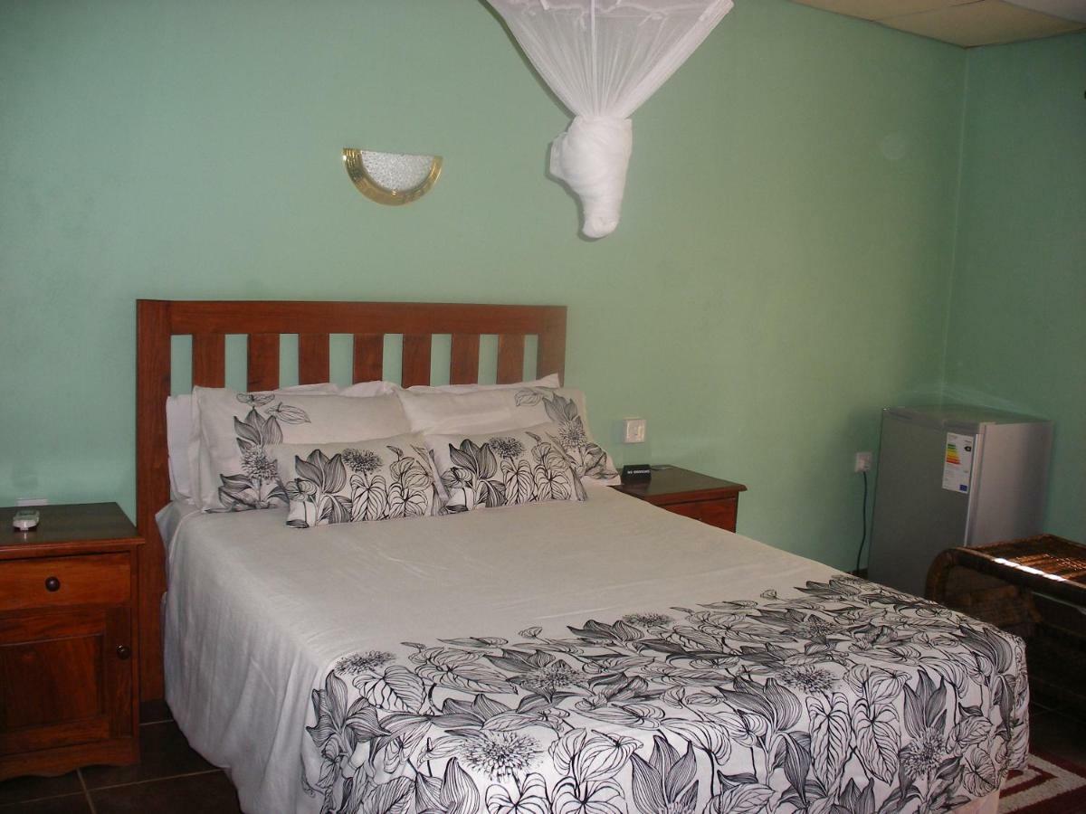 Gloria'S Bed And Breakfast ลิฟวิงสโตน ภายนอก รูปภาพ